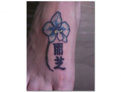 Chinese Tat Image On Feet