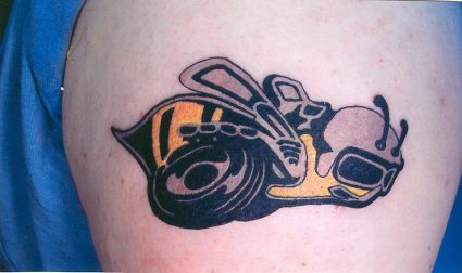 Henning Bee Tattoo