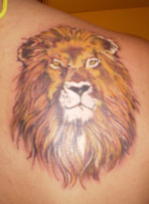 Lion Head Tattoo On Right Shoulder Blade