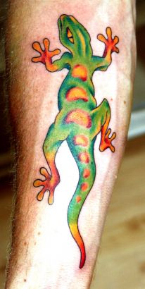 Green Lizard Tat On Leg