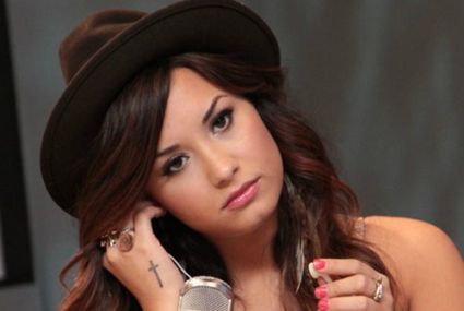 itattooz-demi-lovato-cross-tattoo