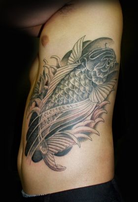 Itattooz-koi-fish-on-side-back-tattoo