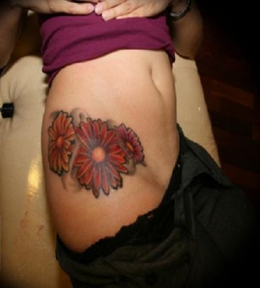 Daisy Flower Tattoo On Upper Hip