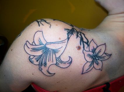 Lily Flower Tats On Shoulder