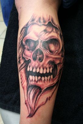 Skull Hand Tat 