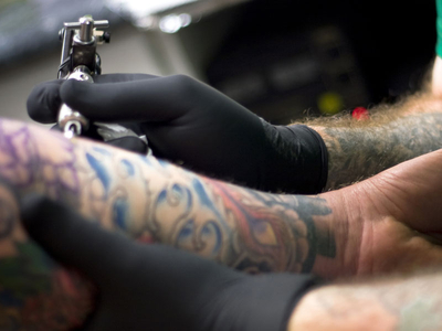 Itattooz-Austalian-tourist-gets-tattoo-from-bali